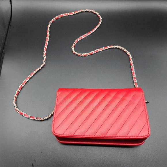 Badgley Mischka QUILTED HANDBAG W/CIRCLE BM LOGO - Picture 2 of 8